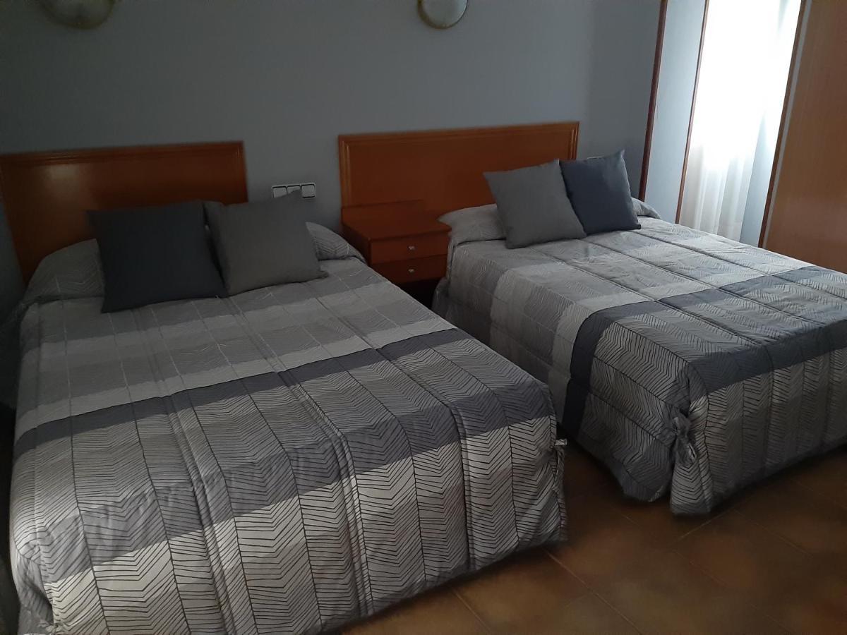 Hotel Leones, El Mas Cercano A Warner 2*