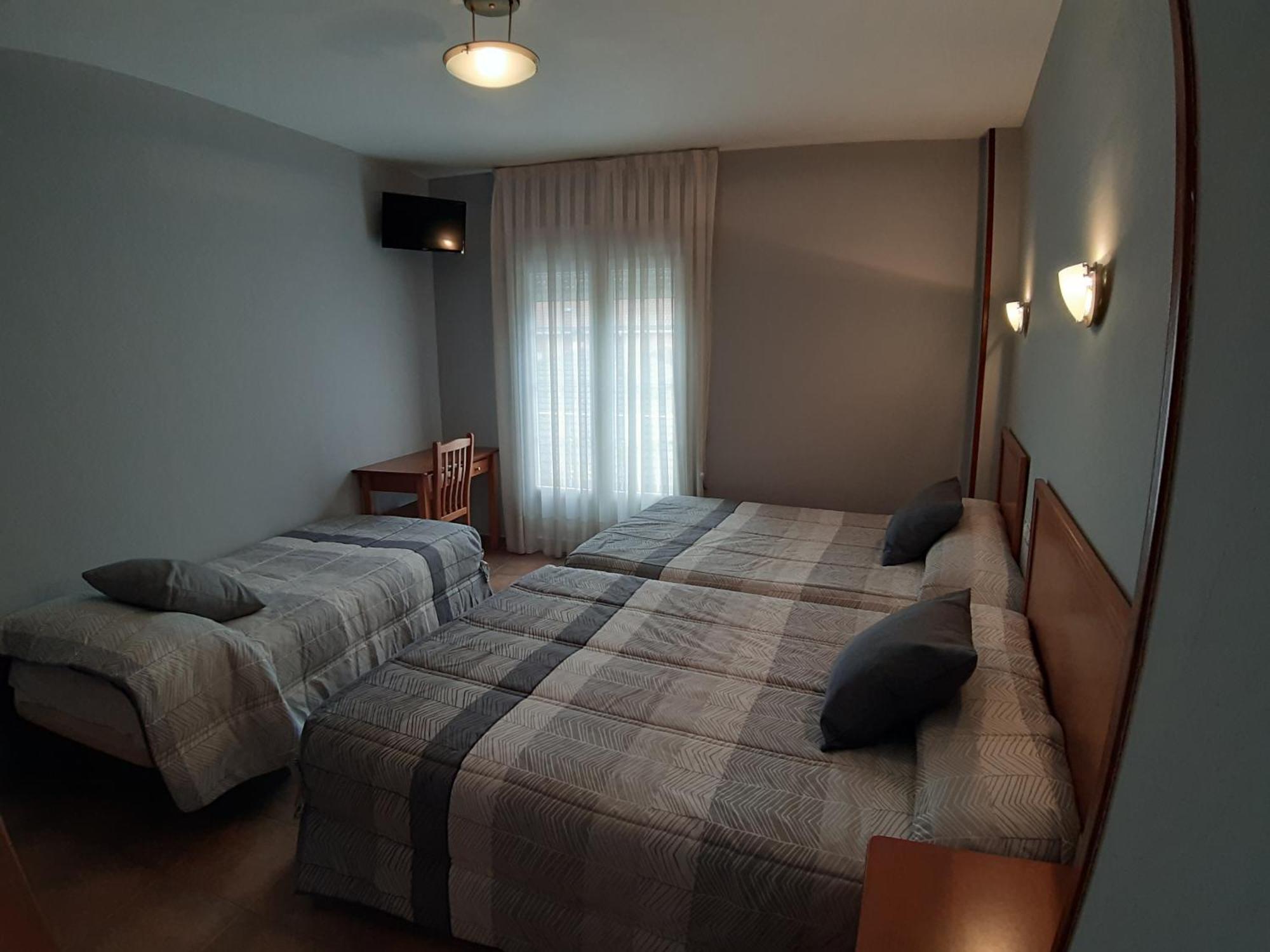 Hotel Leones, El Mas Cercano A Warner San Martín de la Vega