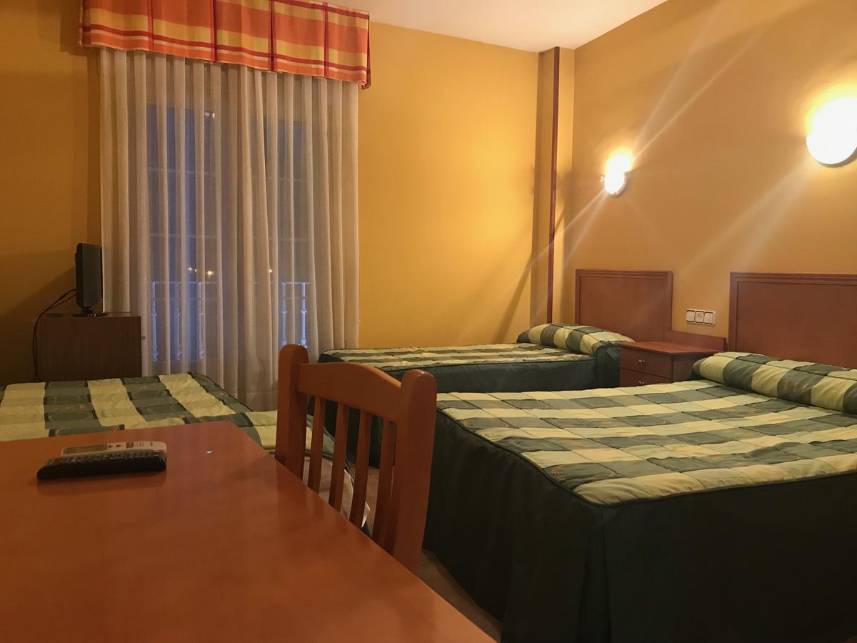 Leones, El Mas Cercano A Warner Hotel San Martín de la Vega